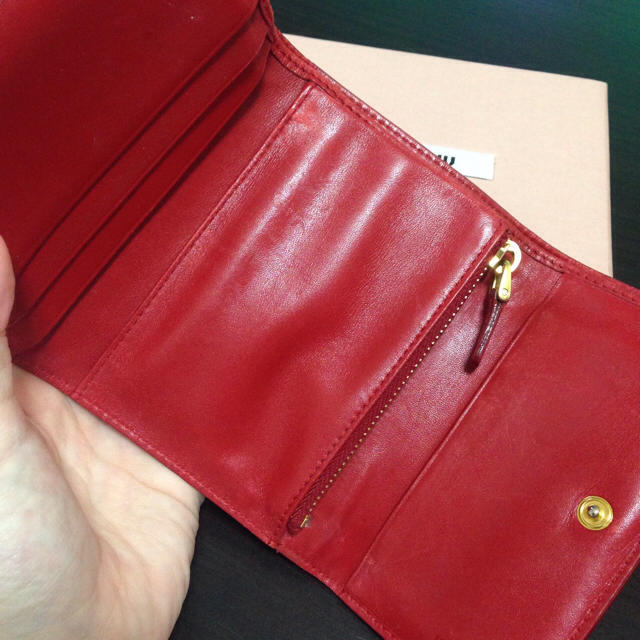 miumiu(ミュウミュウ)のミュウミュウ 折り財布 処分価格‼︎ レディースのファッション小物(財布)の商品写真