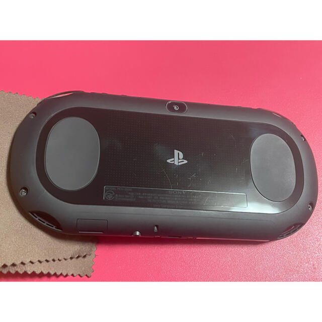 PlayStation Vita(プレイステーションヴィータ)のvita ブラック　6 エンタメ/ホビーのゲームソフト/ゲーム機本体(携帯用ゲーム機本体)の商品写真