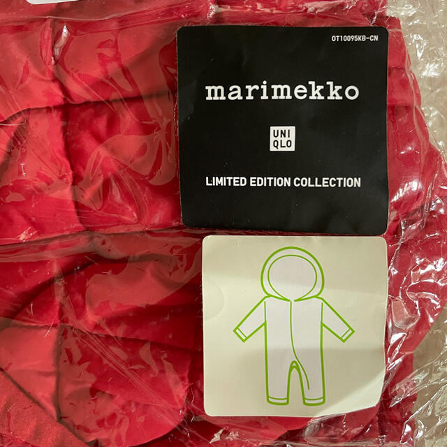 marimekko(マリメッコ)の【新品】marimekko×ユニクロ カバーオール赤 キッズ/ベビー/マタニティのベビー服(~85cm)(カバーオール)の商品写真