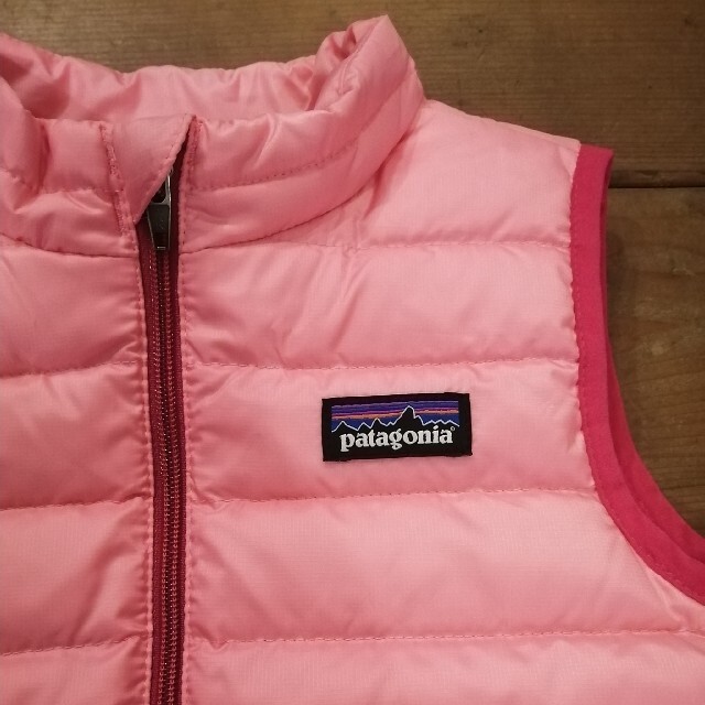 patagonia(パタゴニア)の未使用 パタゴニア キッズ ダウンベスト 3T ピンク ベビー アウター キッズ/ベビー/マタニティのキッズ服女の子用(90cm~)(ジャケット/上着)の商品写真