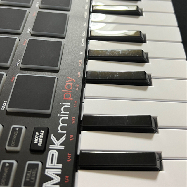 MPK Mini Play 4