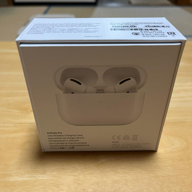 Apple(アップル)のApple AirPods Pro エアポッズ MWP22J/A スマホ/家電/カメラのオーディオ機器(ヘッドフォン/イヤフォン)の商品写真