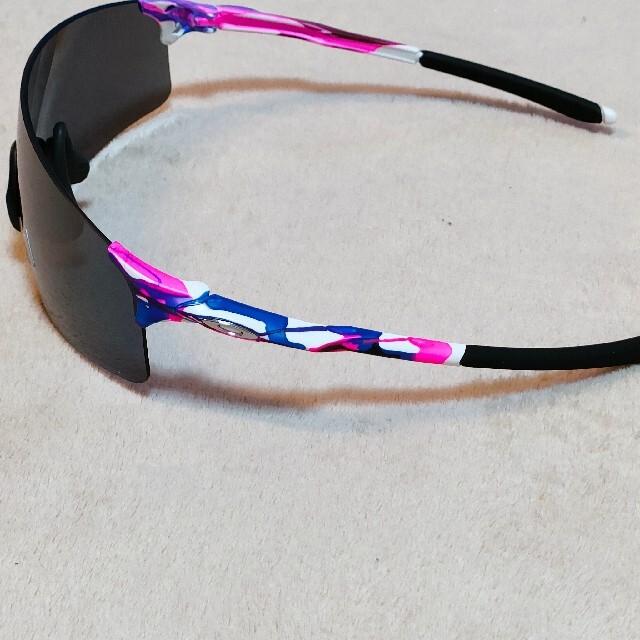 Oakley(オークリー)のEVZERO BLADES KOKORO イーブイゼロブレード ココロ スポーツ/アウトドアの自転車(ウエア)の商品写真