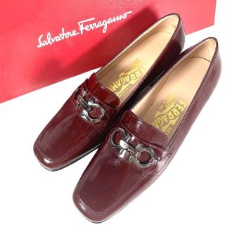 サルヴァトーレフェラガモ(Salvatore Ferragamo)の新品  ガンチーニ  Salvatore  Ferragamo   エナメル  (ハイヒール/パンプス)