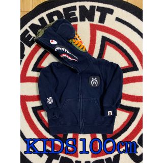 アベイシングエイプ(A BATHING APE)のA BATHING APE x MEDICOMTOY SHARK HOODIE(ジャケット/上着)