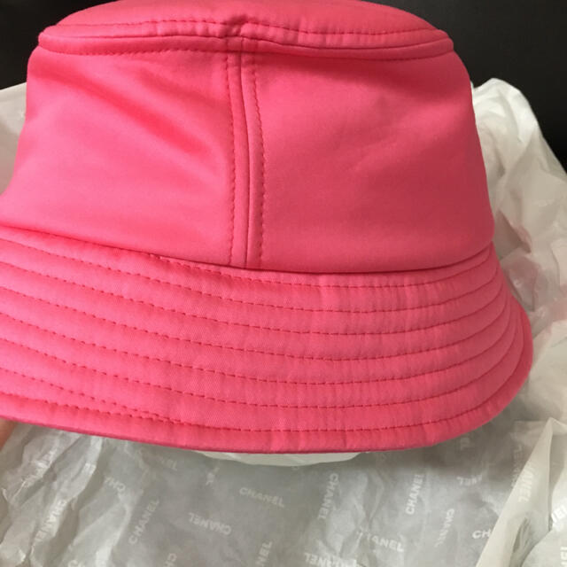 CHANEL(シャネル)の新品未使用　シャネル　バケットハット　ピンク レディースの帽子(ハット)の商品写真