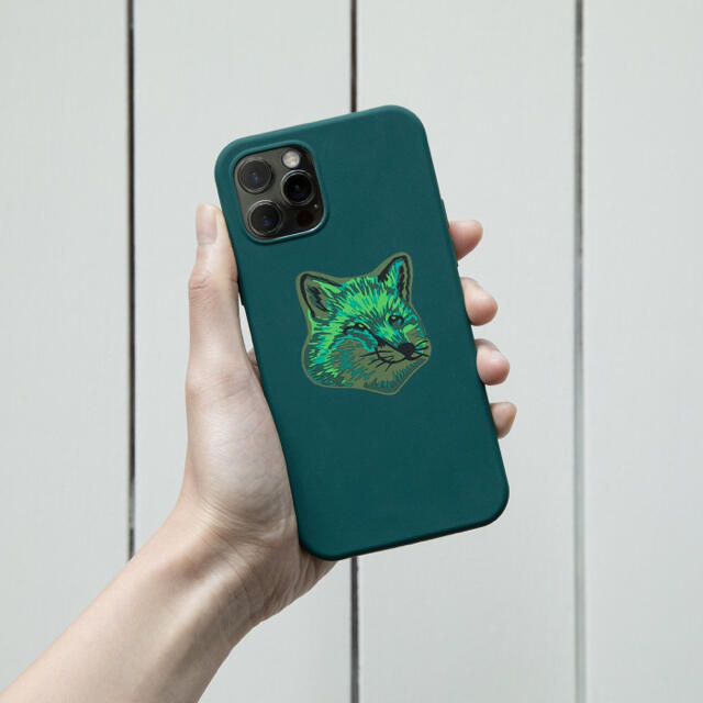 MAISON KITSUNE'(メゾンキツネ)のメゾンキツネ Green Fox iPhone12/12 Pro ケース スマホ/家電/カメラのスマホアクセサリー(iPhoneケース)の商品写真