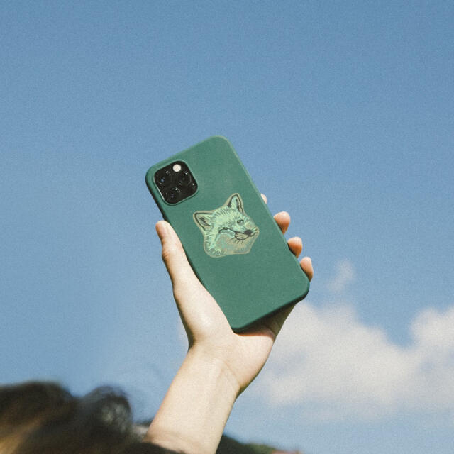 MAISON KITSUNE'(メゾンキツネ)のメゾンキツネ Green Fox iPhone12/12 Pro ケース スマホ/家電/カメラのスマホアクセサリー(iPhoneケース)の商品写真