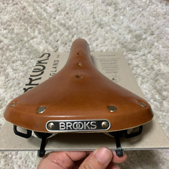 Brooks(ブルックス)のBROOKS ブルックス　B17 スタンダード　ハニー スポーツ/アウトドアの自転車(パーツ)の商品写真