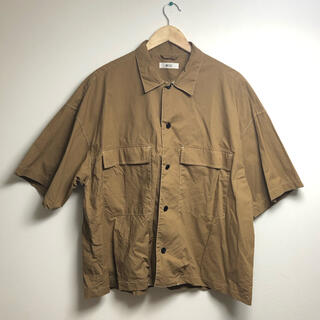 ウィゴー(WEGO)の古着　ウィゴー　WEGO  半袖　シャツ　茶色　ポケット　オーバーサイズ(シャツ)