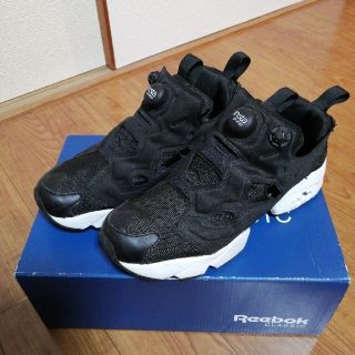 リーボック(Reebok)のReebok　インスタポンプフューリー　ブラック×ホワイト(スニーカー)