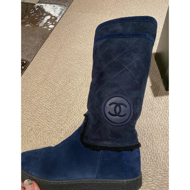 CHANEL(シャネル)の最終値下げ☆シャネル　ムートン　ブーツ　36.5  レディースの靴/シューズ(ブーツ)の商品写真