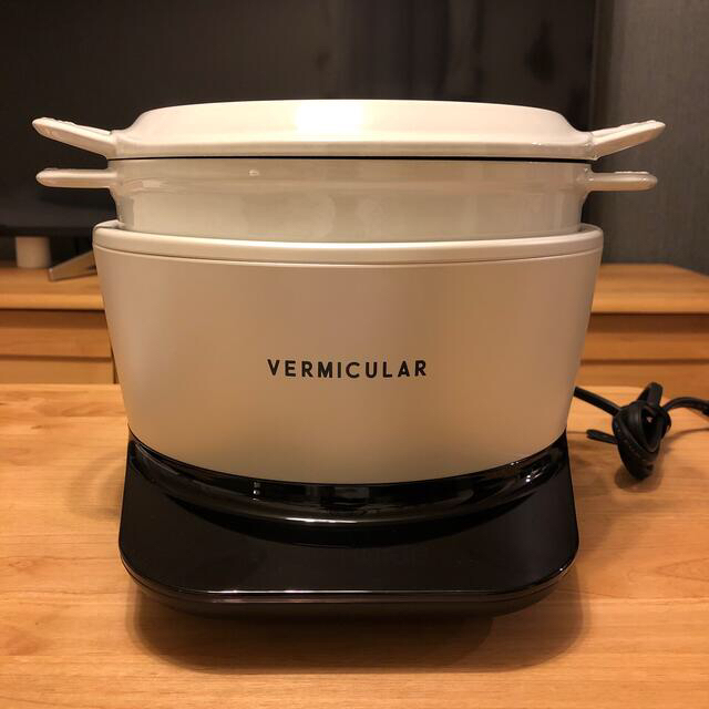 Vermicular(バーミキュラ)のVERMICULAR(バーミキュラ)  RICEPOT  5合炊き RP23A スマホ/家電/カメラの調理家電(炊飯器)の商品写真