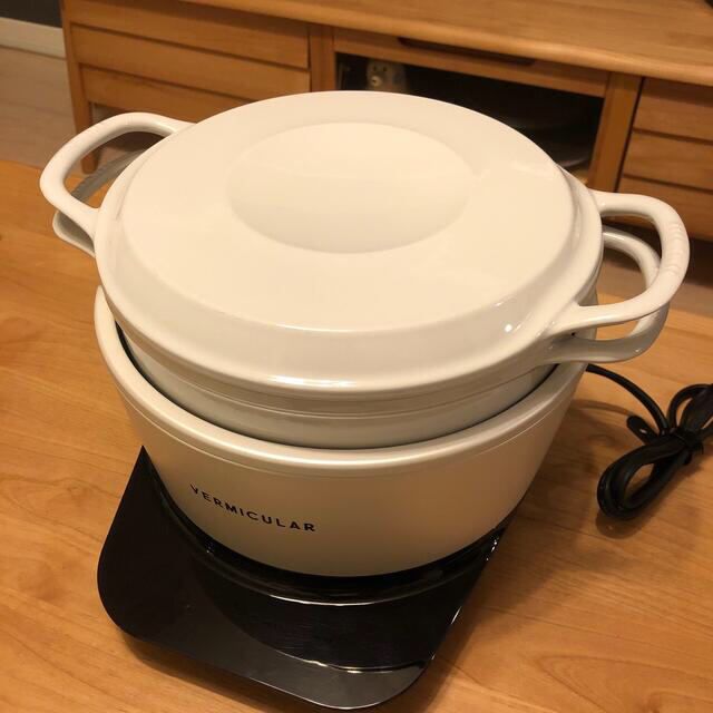 Vermicular(バーミキュラ)のVERMICULAR(バーミキュラ)  RICEPOT  5合炊き RP23A スマホ/家電/カメラの調理家電(炊飯器)の商品写真