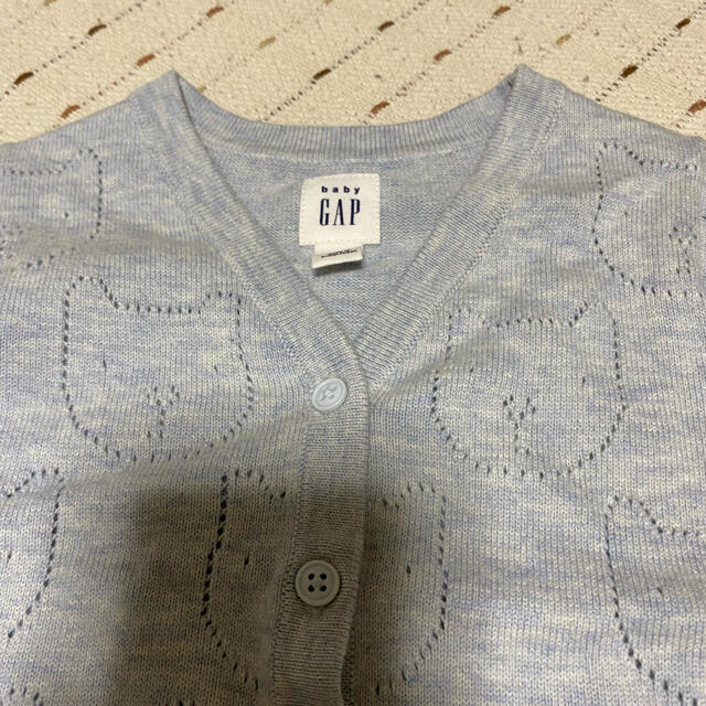 babyGAP(ベビーギャップ)の新品未使用GAPベビーカーデガン熊透かし柄サイズ80ブルーグレー綿 キッズ/ベビー/マタニティのベビー服(~85cm)(カーディガン/ボレロ)の商品写真