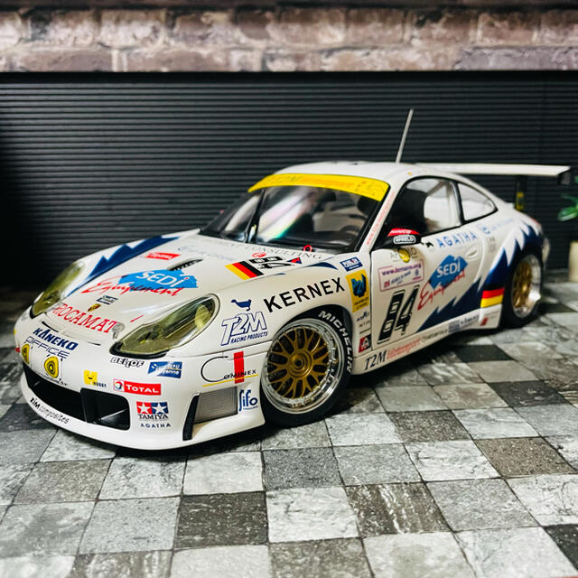 1/18 AUTOart ポルシェ 911(996) GT3-RS クラス優勝