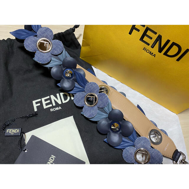 全長約90cm幅約4cm素材FENDI ストラップユー　フラワーモチーフ