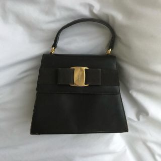 サルヴァトーレフェラガモ(Salvatore Ferragamo)の美品♥フェラガモ ヴァラハンドバック ブラウン(ハンドバッグ)