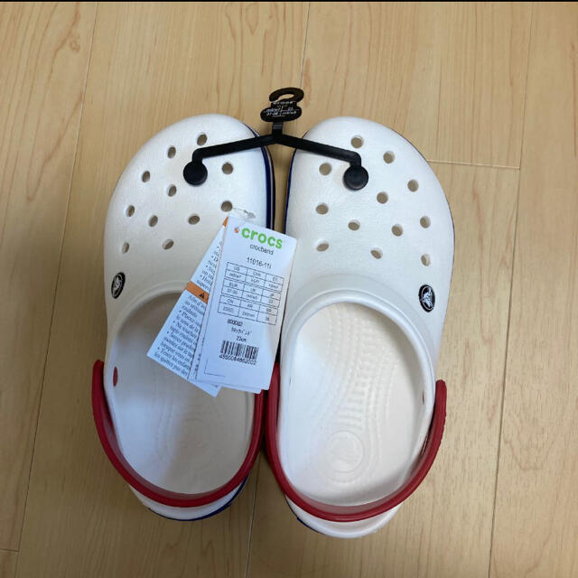 crocs(クロックス)のラス1   23   クロックス　クロックバンド　ホワイト　レッド　ネイビー レディースの靴/シューズ(サンダル)の商品写真