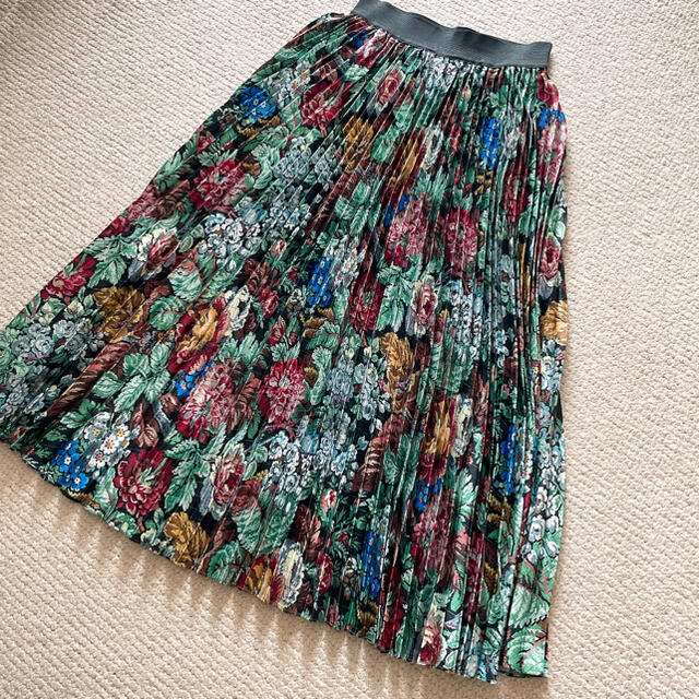BEARDSLEY(ビアズリー)の美品　花柄プリーツスカート　BEARDSLEY レディースのスカート(ロングスカート)の商品写真