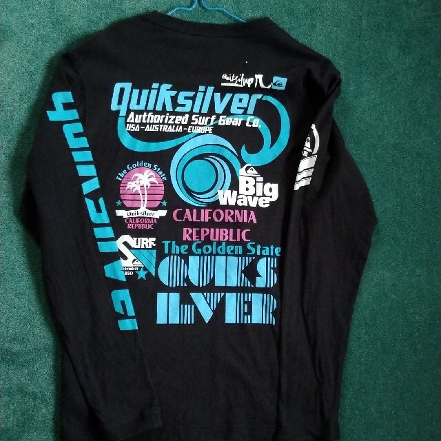 QUIKSILVER(クイックシルバー)の未使用に近い！QUIKSILVER ロングスリーブ　size S メンズのトップス(Tシャツ/カットソー(半袖/袖なし))の商品写真