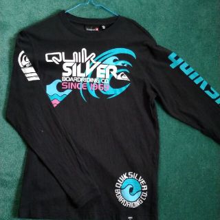 クイックシルバー(QUIKSILVER)の未使用に近い！QUIKSILVER ロングスリーブ　size S(Tシャツ/カットソー(半袖/袖なし))