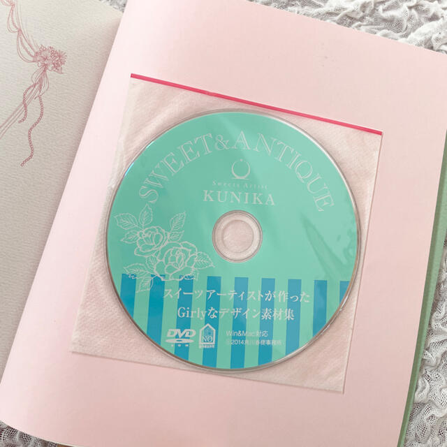 Girlyなデザイン素材集　SWEET&ANTIQUE エンタメ/ホビーの本(アート/エンタメ)の商品写真