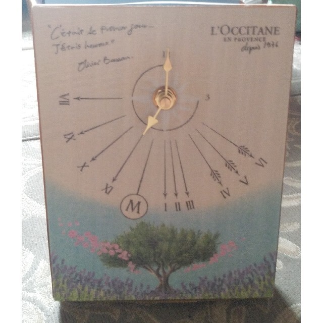 L'OCCITANE(ロクシタン)のL'OCCITANE40thアニバーサリークロック インテリア/住まい/日用品のインテリア小物(置時計)の商品写真