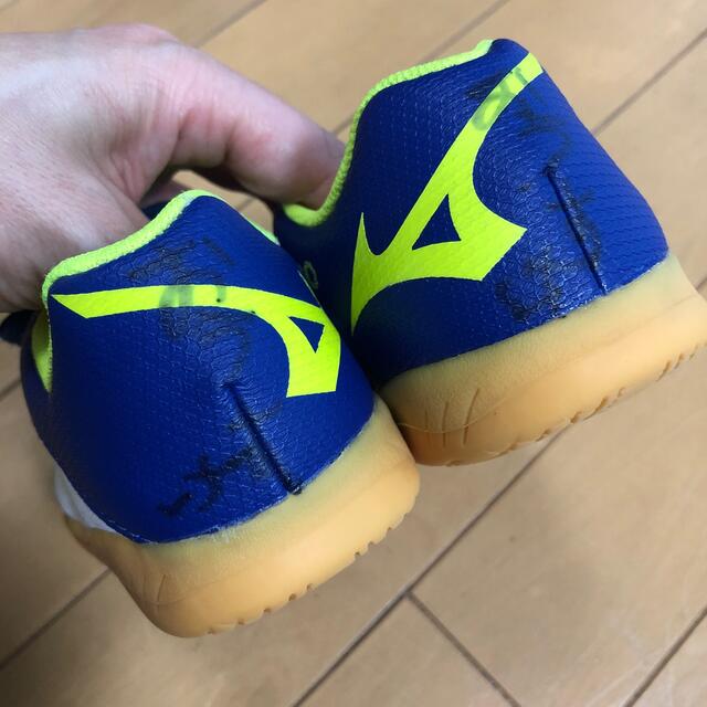 MIZUNO(ミズノ)のMIZUNO 室内　フットサルシューズ　キッズ キッズ/ベビー/マタニティのキッズ靴/シューズ(15cm~)(スニーカー)の商品写真