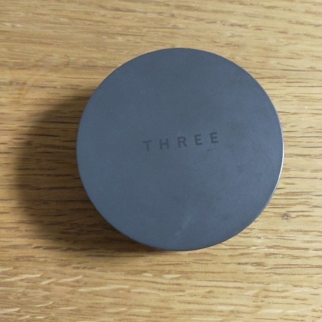 THREE(スリー)のTHREE パウダーケース コスメ/美容のメイク道具/ケアグッズ(ボトル・ケース・携帯小物)の商品写真