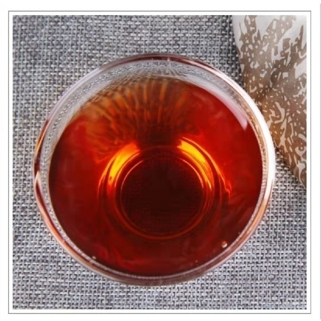 中国普洱茶　宮廷　班章茶大樹典蔵品357g 食品/飲料/酒の飲料(茶)の商品写真