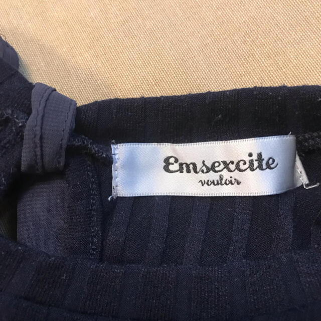 EMSEXCITE(エムズエキサイト)のニット トップス 紺 長袖 リボン付き リブ ニット レディースのトップス(ニット/セーター)の商品写真