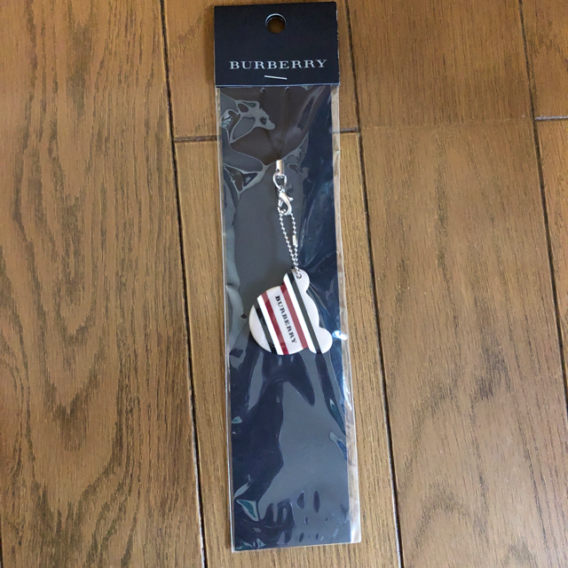 BURBERRY(バーバリー)の【新品】Burberry ストラップ スマホ/家電/カメラのスマホアクセサリー(ストラップ/イヤホンジャック)の商品写真