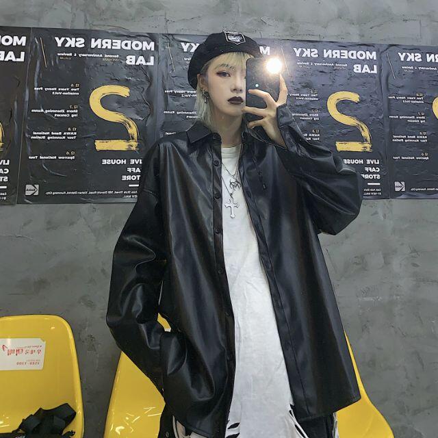 ユニセックス　モード系　ビックシルエット　レザー　シャツ　韓国ファッション　L レディースのトップス(シャツ/ブラウス(長袖/七分))の商品写真