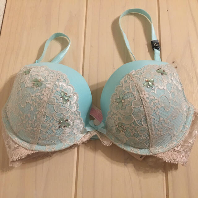 Victoria's Secret(ヴィクトリアズシークレット)の期間限定値下げ☆新品☆ヴィクトリアズシークレット☆プッシュアップブラ レディースの下着/アンダーウェア(ブラ)の商品写真