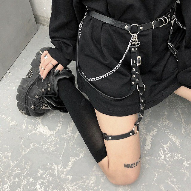 ゴシックベルト レッグハーネス ロリータ チェーン 黒 ブラック パンクの通販 by きなこ ハーネス ベルト ガーターレッグ ゴシック チェーン 地雷 病みかわ ゴスロリ