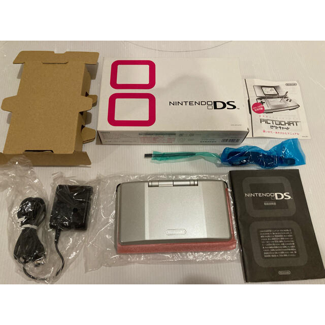 ☆超激レア 新品未使用 初期型 廃盤品 ニンテンドーDS シルバー ☆超激レア 新品未使用 初期型 廃盤品 ニンテンドーDS シルバー