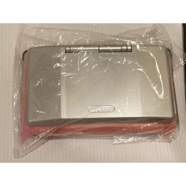 ニンテンドーDS(ニンテンドーDS)の★超激レア　新品未使用　初期型　廃盤品　ニンテンドーDS シルバー　極上品★ エンタメ/ホビーのゲームソフト/ゲーム機本体(携帯用ゲーム機本体)の商品写真