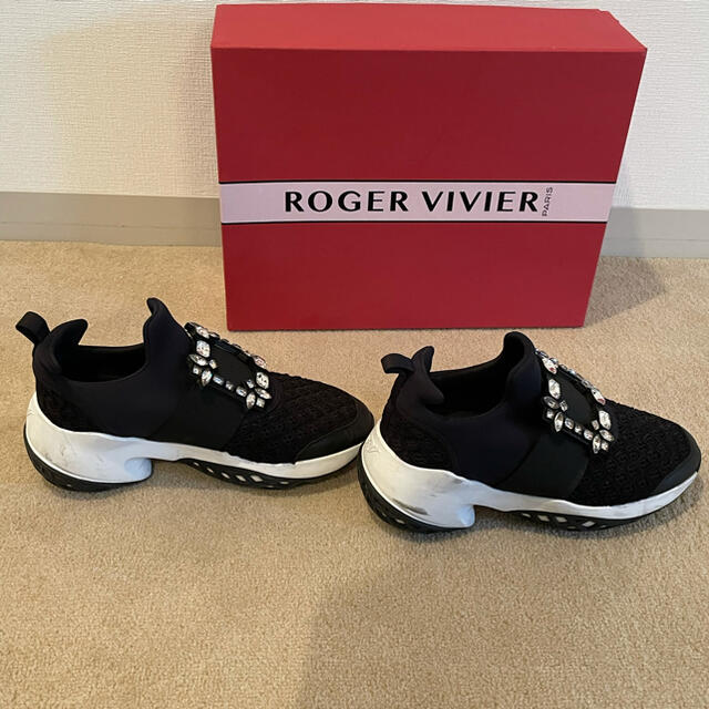 ROGER VIVIER(ロジェヴィヴィエ)のロジェヴィヴィエ　スニーカー  ブラック レディースの靴/シューズ(スニーカー)の商品写真