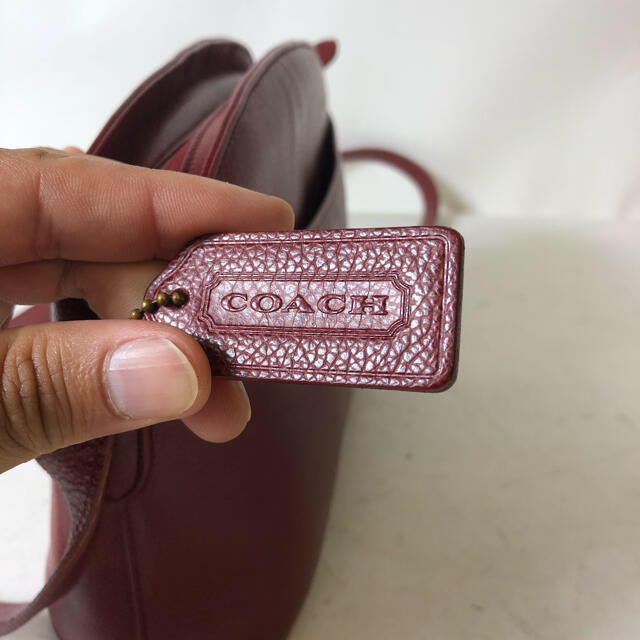 COACH(コーチ)のオールドコーチ　ショルダーバッグ　ワインレッド　レディース　ビンテージ レディースのバッグ(ショルダーバッグ)の商品写真