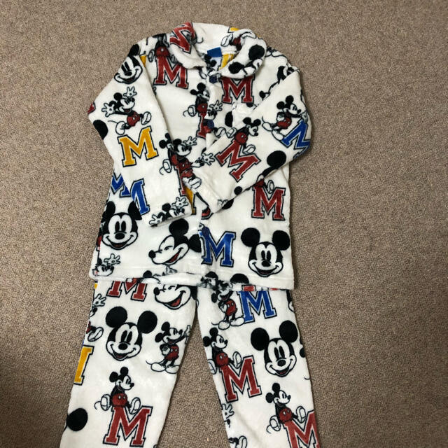 Disney(ディズニー)のディズニー　パジャマ　130 キッズ/ベビー/マタニティのキッズ服男の子用(90cm~)(パジャマ)の商品写真