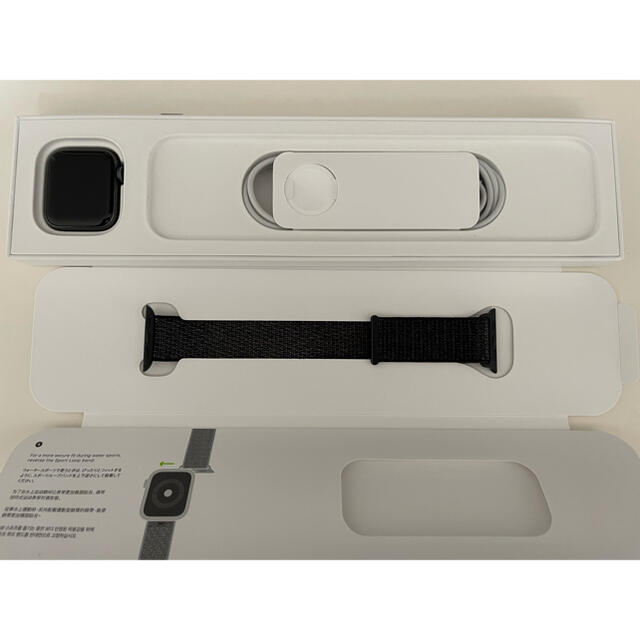 Apple(アップル)のApple Watch SE 40mm GPSモデル バッテリー98% 美品 メンズの時計(腕時計(デジタル))の商品写真