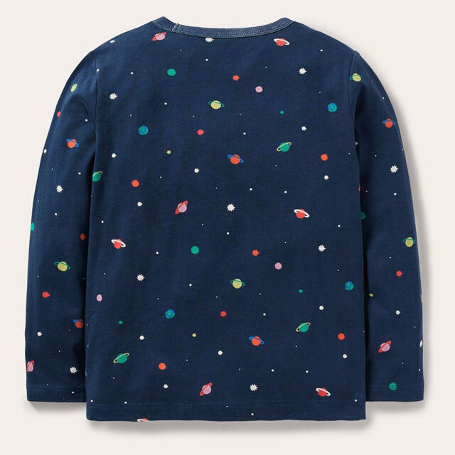 Boden(ボーデン)の【新品】Boden ブルー スペース アップリケ Tシャツ キッズ/ベビー/マタニティのキッズ服男の子用(90cm~)(Tシャツ/カットソー)の商品写真