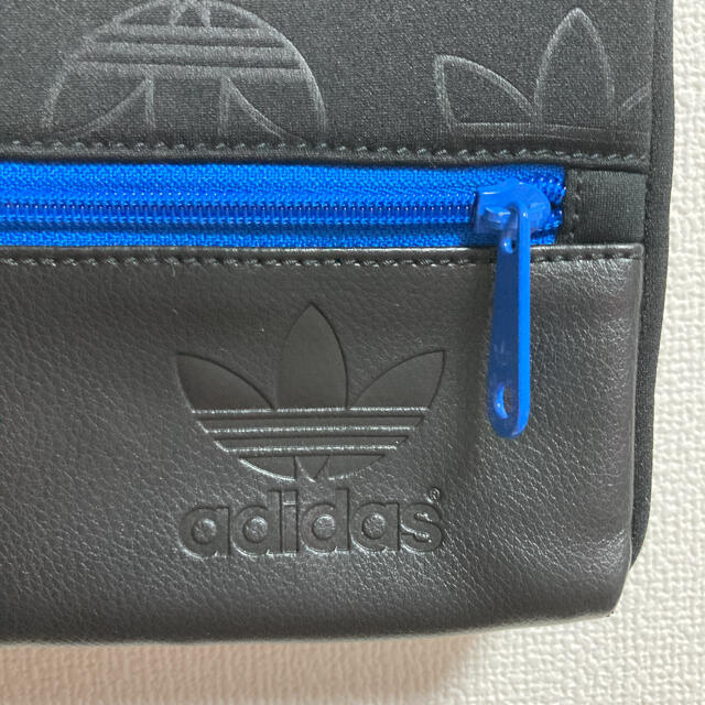 adidas(アディダス)のadidas originals ビジネスバック　パソコン収納 メンズのバッグ(ビジネスバッグ)の商品写真