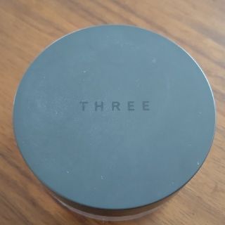 スリー(THREE)のリヤ様専用 お値下げしました。THREE ルースパウダー(フェイスパウダー)