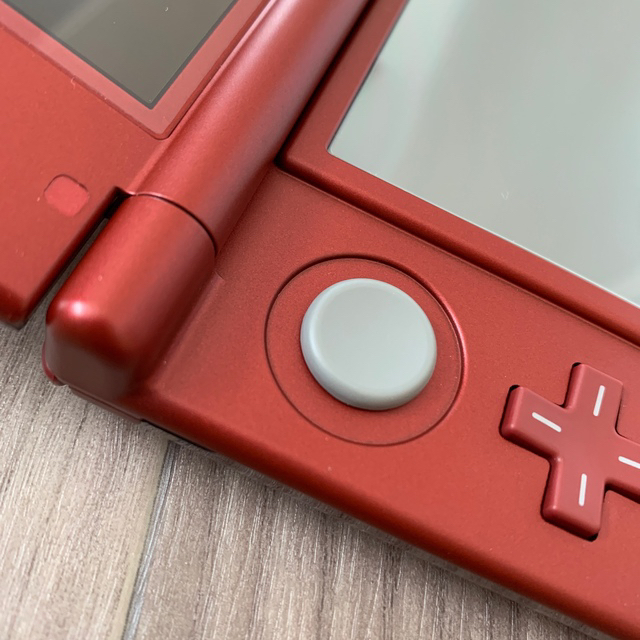 任天堂(ニンテンドウ)のNintendo 3DSNEWニンテンドー本体LLメタリックレッド エンタメ/ホビーのゲームソフト/ゲーム機本体(携帯用ゲーム機本体)の商品写真