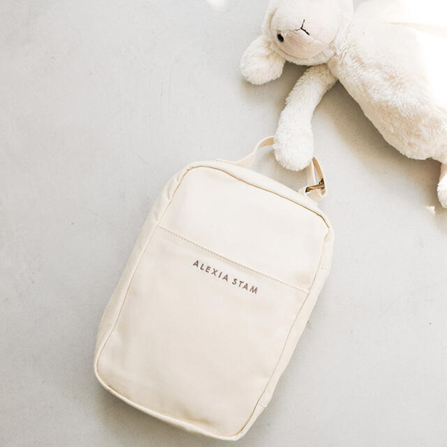 ALEXIA STAM(アリシアスタン)のアリシアスタン オムツポーチ Logo Diaper Pouch Ivory キッズ/ベビー/マタニティのおむつ/トイレ用品(ベビーおむつバッグ)の商品写真