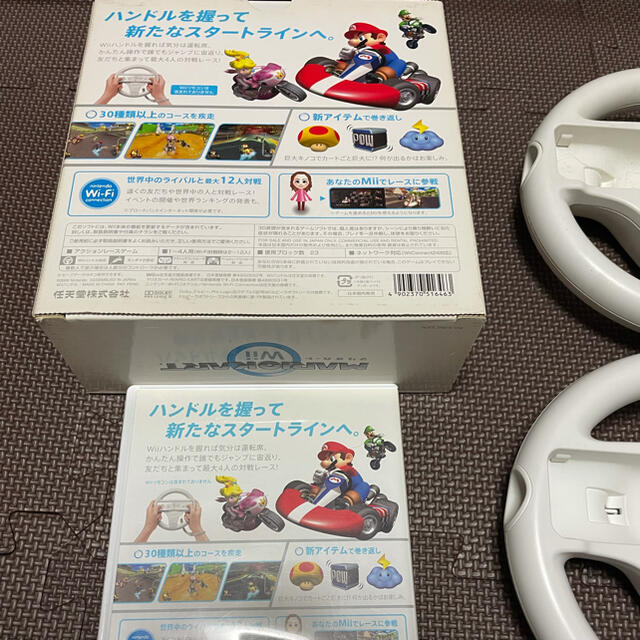 Wii(ウィー)のマリオカートWii ハンドル2個付 エンタメ/ホビーのゲームソフト/ゲーム機本体(家庭用ゲームソフト)の商品写真