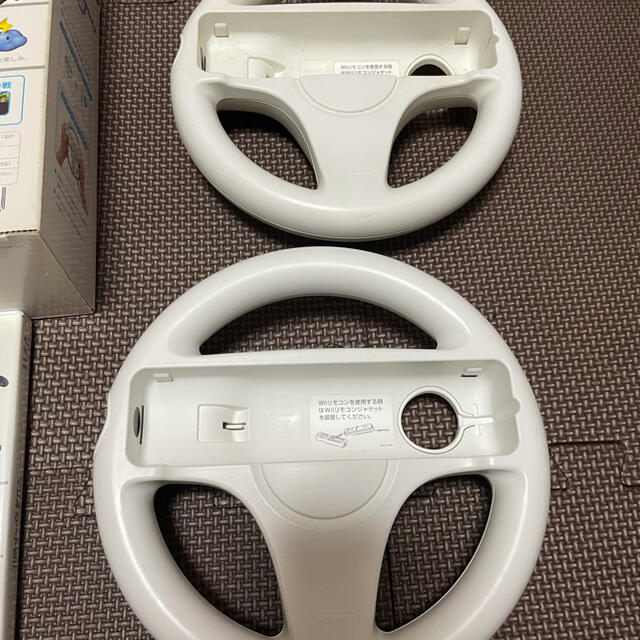 Wii(ウィー)のマリオカートWii ハンドル2個付 エンタメ/ホビーのゲームソフト/ゲーム機本体(家庭用ゲームソフト)の商品写真