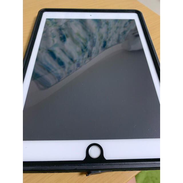 iPad 5世代 Wi-Fi +セルラー 32GBドコモ 銀 - タブレット